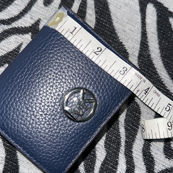 Michael Kors wallet - Picture 4 of 5